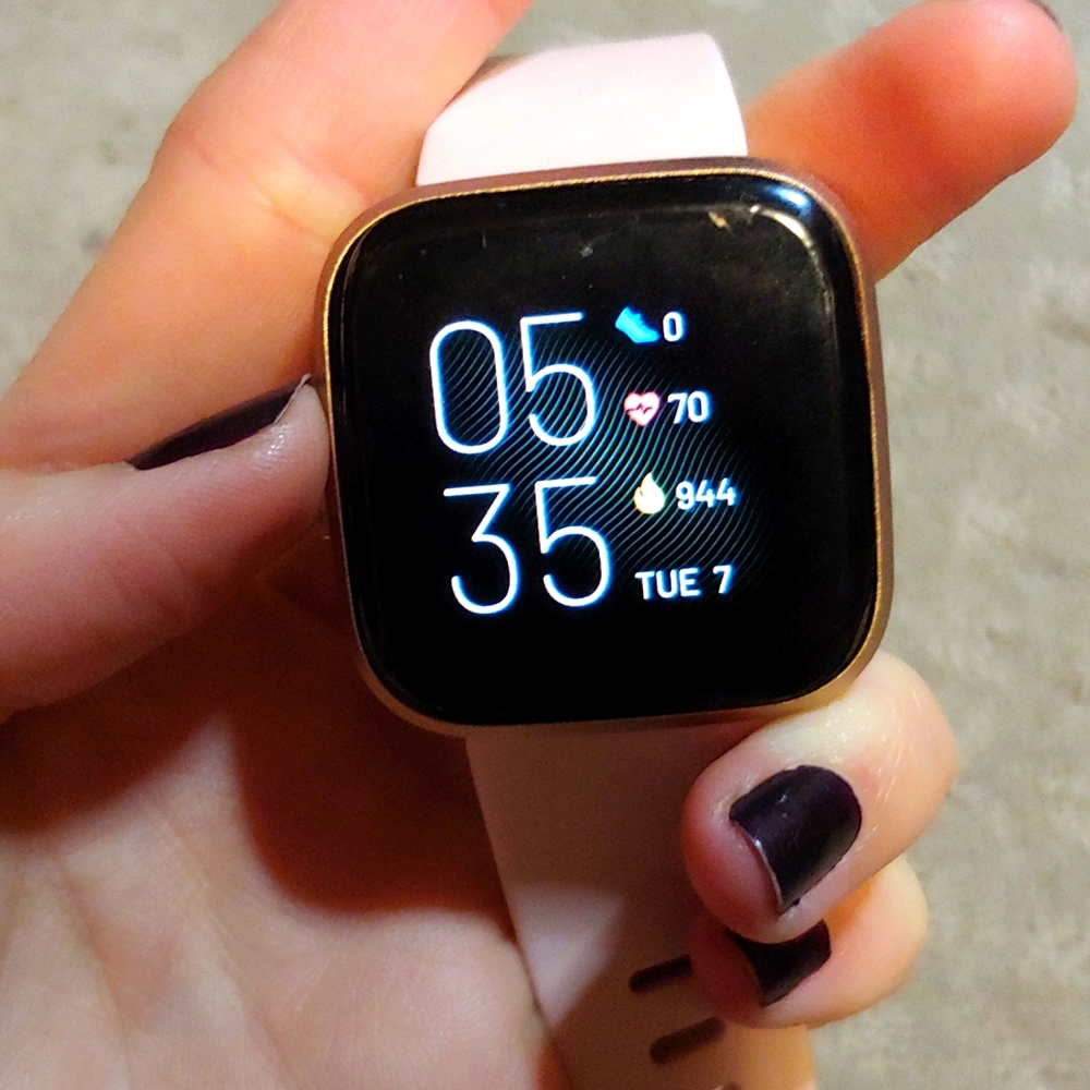 Fitbit Versa 2 ROSE GOLD - Picture 2 of 5